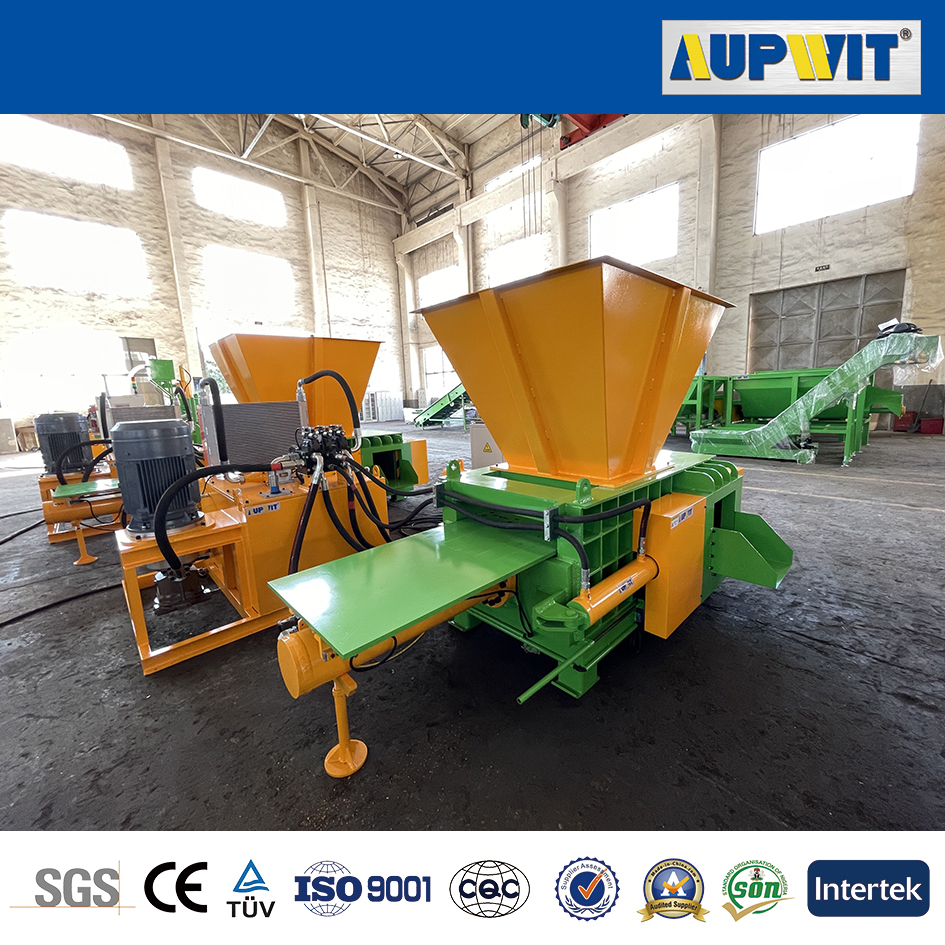 Does the Y81 PTZ Automatic Scrap Baler feature safety protection systems?