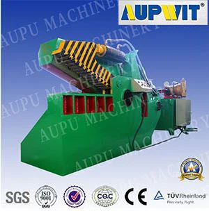 How to clean the compression chamber of the Horizontal Baler