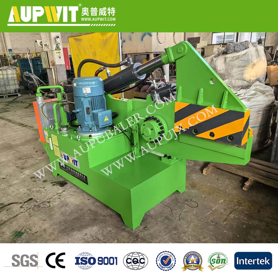 How does a guillotine shearing machine achieve high - precision straight - line cutting