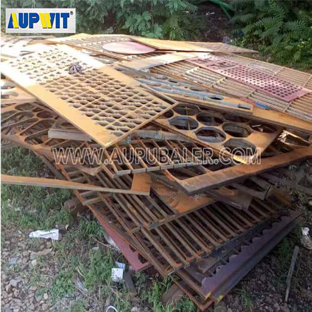 How to correctly adjust the blade clearance of a guillotine shearing machine