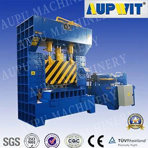 What preparations are needed before operating a crocodile type hydraulic shear