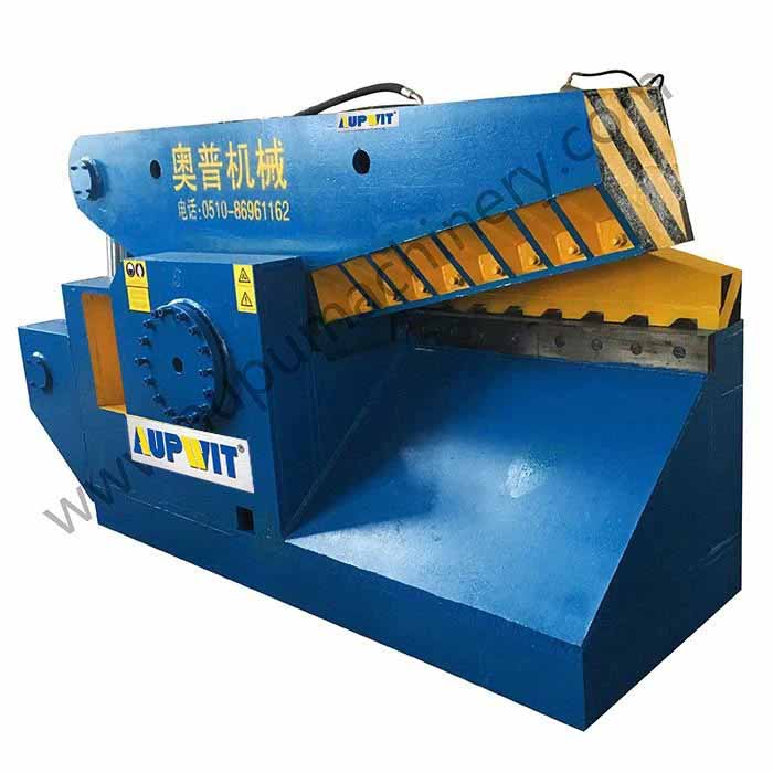 What causes poor cutting accuracy in a steel shearing machine